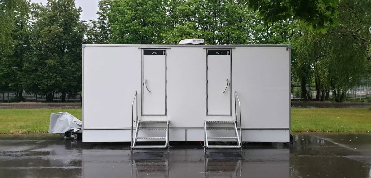 Аренда мобильных туалетных модулей на колесиках в Электростали